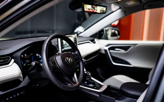 Toyota RAV4 cena 188000 przebieg: 33000, rok produkcji 2021 z Piaski małe 352
